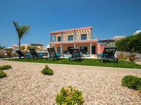 NEW VILLA W PRIVATE HEATABLE POOL